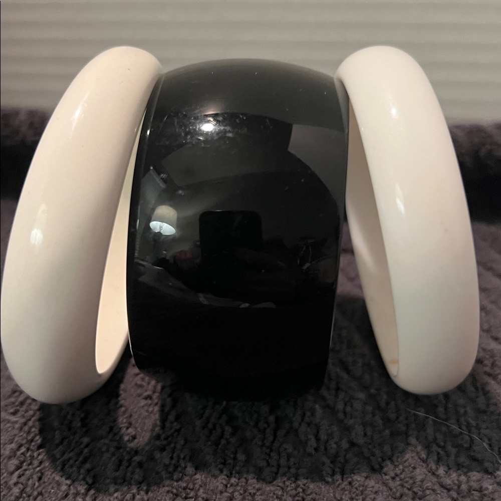 Black and 2 White Bangle Set (3)